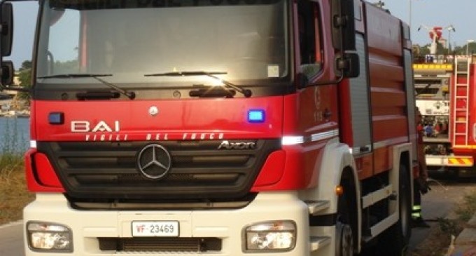 Avola. Incendio d’auto, i VVFF evitano lo scoppio della bombola di gpl