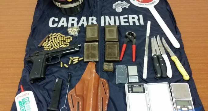 Avola. Trovati mezzo chilo di hashish, una pistola e 45 proiettili, in carcere 36enne.