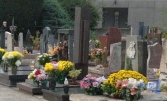 Rubano bara da cimitero e chiedono riscatto alla famiglia