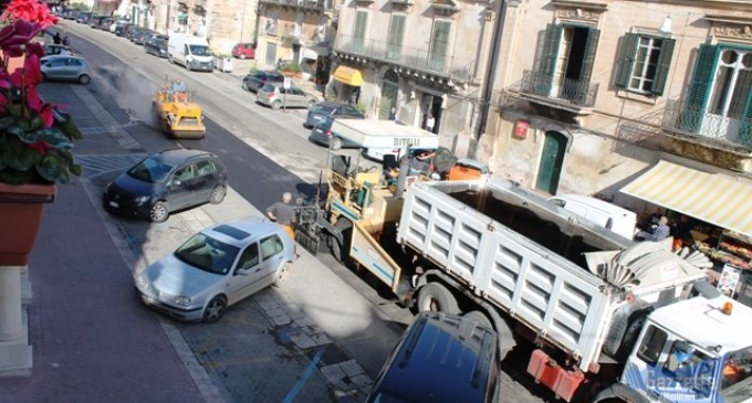 Modica, rifatto il manto stradale del centro, l’assessore Lorefice: “Lavori necessari chiesti dai cittadini”