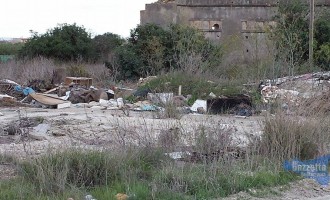 Pachino. Rifiuti in contrada Lettiera, la segnalazione di un lettore