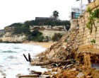 Noto, crollo del muro del piazzale a Lido di Noto, le foto del disastro