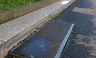 Avola. Pista ciclabile pericolosa. Tombini coperti alla “bene e meglio”