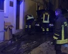 ULTIM’ORA – Noto, auto in fiamme in via Pier Capponi, all’opera Vigili del Fuoco e Polizia