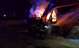 Siracusa. I VVFF intervengono nella nottata all’Isola per l’incendio di 2 motopale