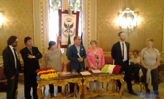 Noto, oggi l’inaugurazione dell’Infiorata, accolta la delegazione catalana in città