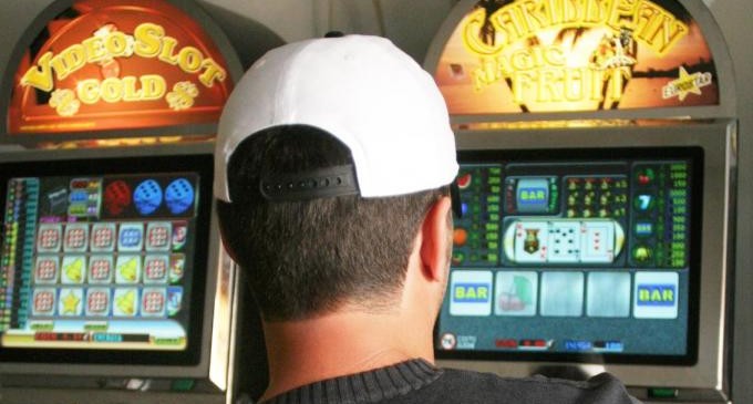 Rosolini. Minaccia il barista e ruba i soldi della casa per giocare ai videopoker