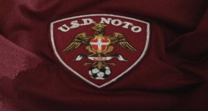 Noto. Lanciata la campagna abbonamenti 2015/2016, il motto è #semprealtuofianco