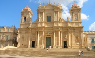 Noto. Rubati due cellulari in Cattedrale, denunciato un netino 44enne