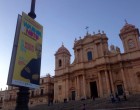 Noto. Inaugurata la mostra “Warhol è Noto – Il barocco immaginario”